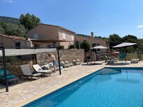 Herrlicher Pool zum schwimmen und entspannen.