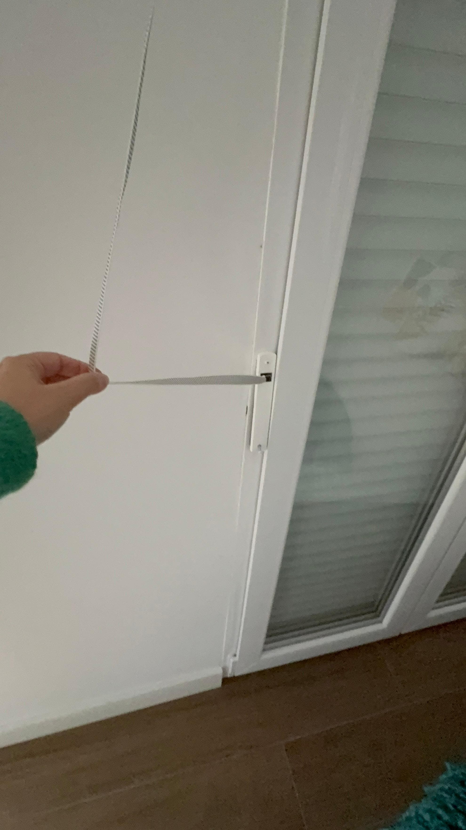 Bedroom another photo of the blind/curtain broken rod- not functioning 