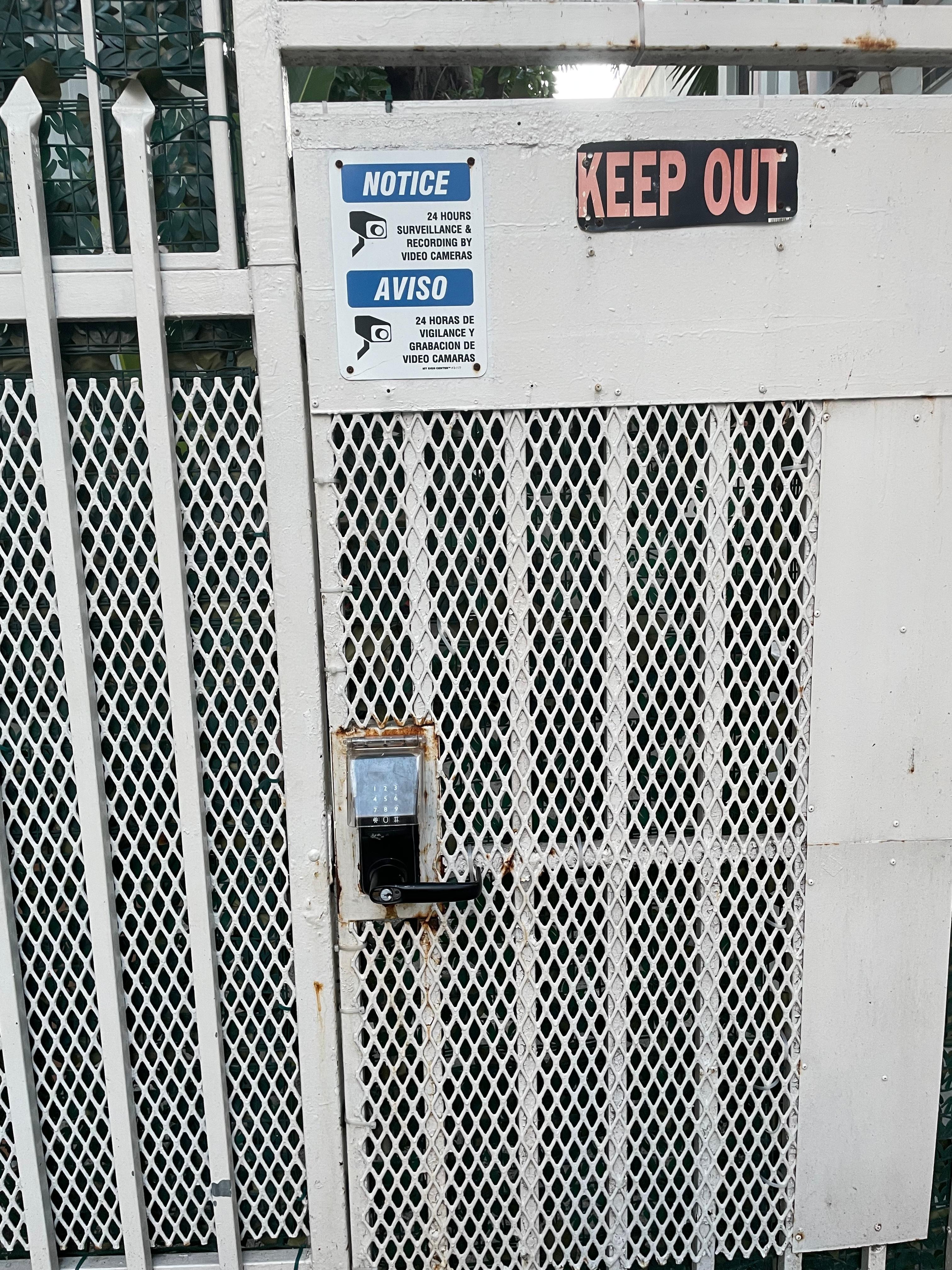 Rear gate code inoperable. Security risk. You can still access villas