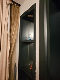 Just poor decor all around