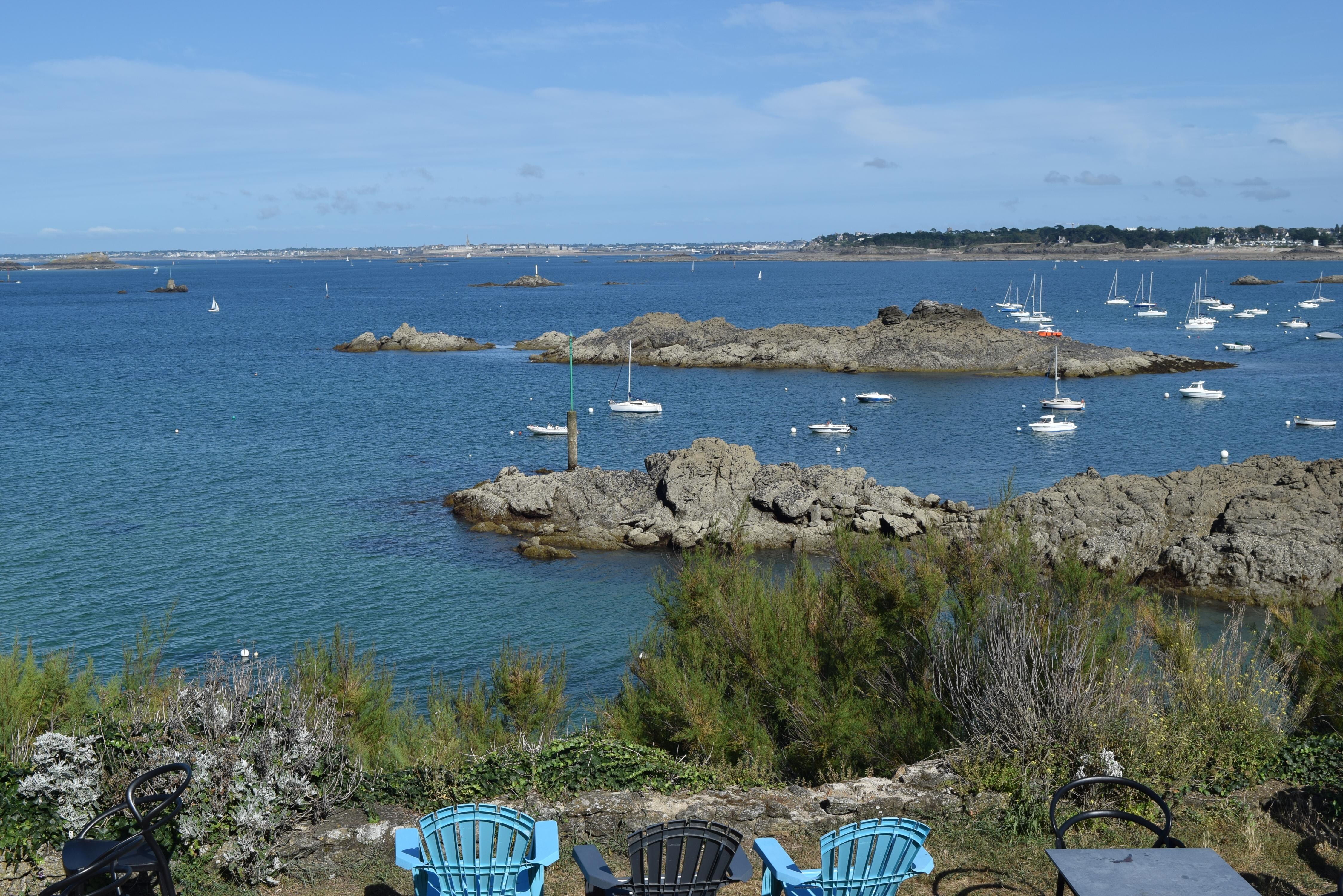 Café at Saint Lunaire