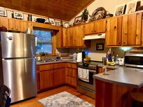Charming kitchen with lots of amenities