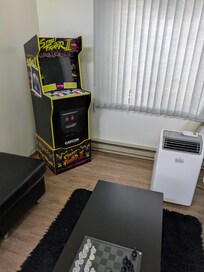 1UP arcade machine with Street Fighter 2