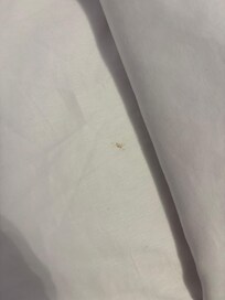 Verschmutztes Bett unten