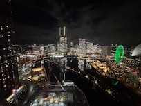 手間に建設中のマンションができるまでの景色ですがみなとみらいが一望できました