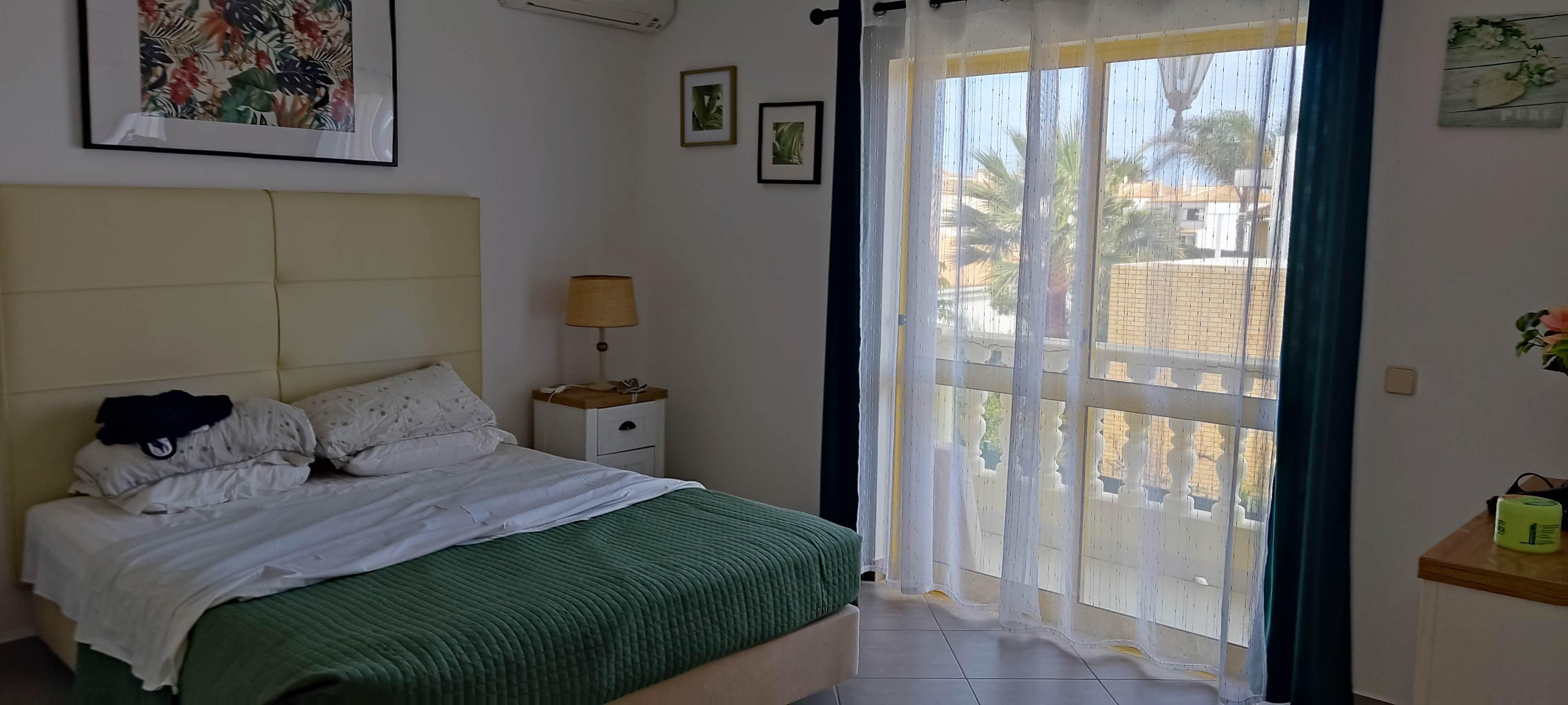 2 von 3 Schlafzimmer auch groß und mit Balkon