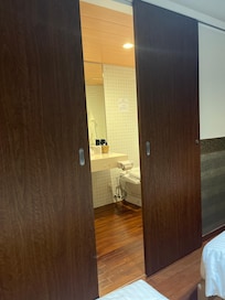 バスルームのドア