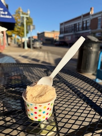 Yummy Ice Cream shop just a couple blocks away