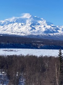 Views of mountain nearby!