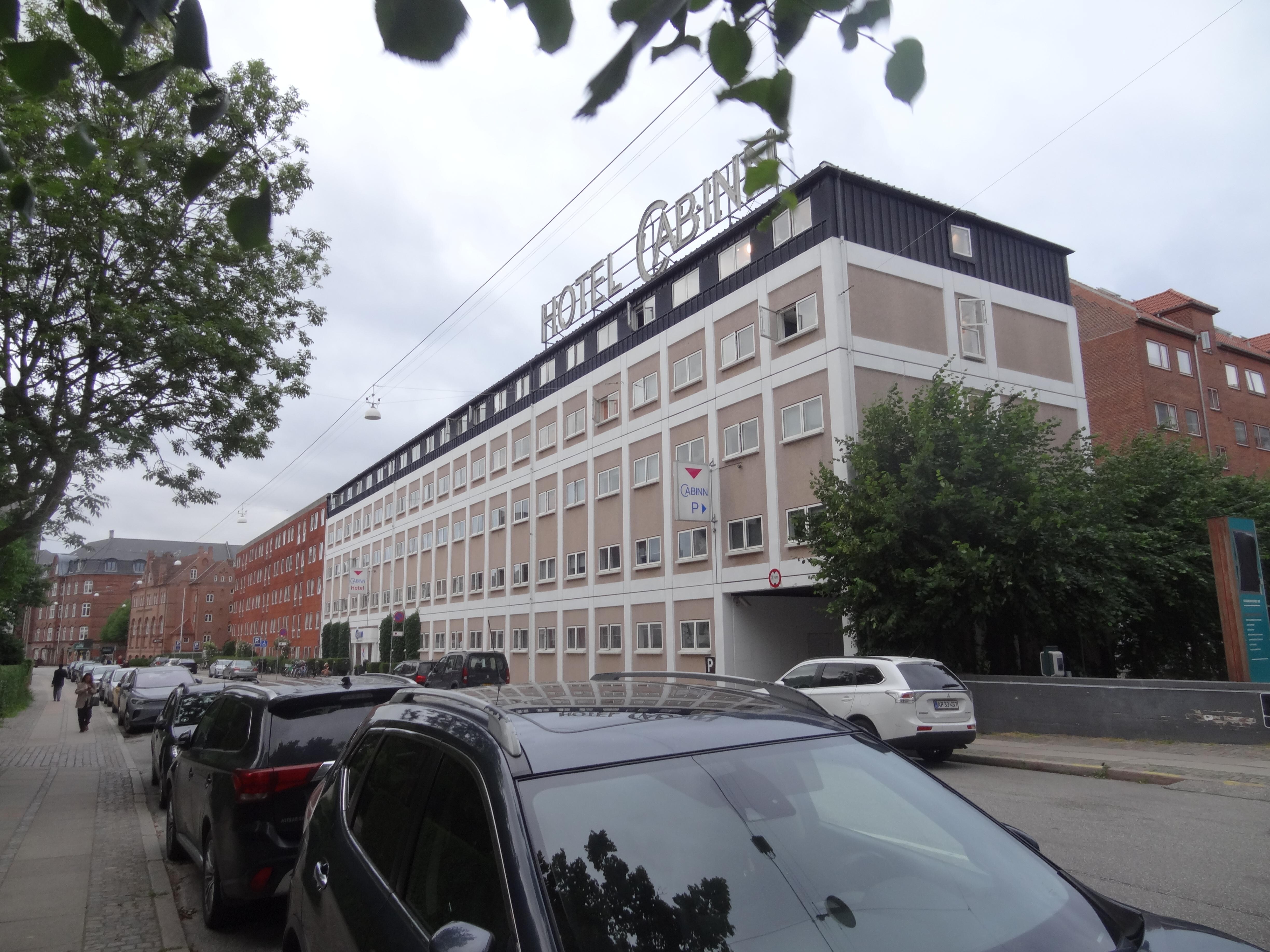 Hotel onlt 2 blocks from Forum Metro station