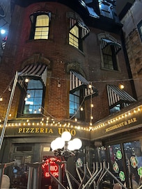 5 min away from Pizzaria Uno