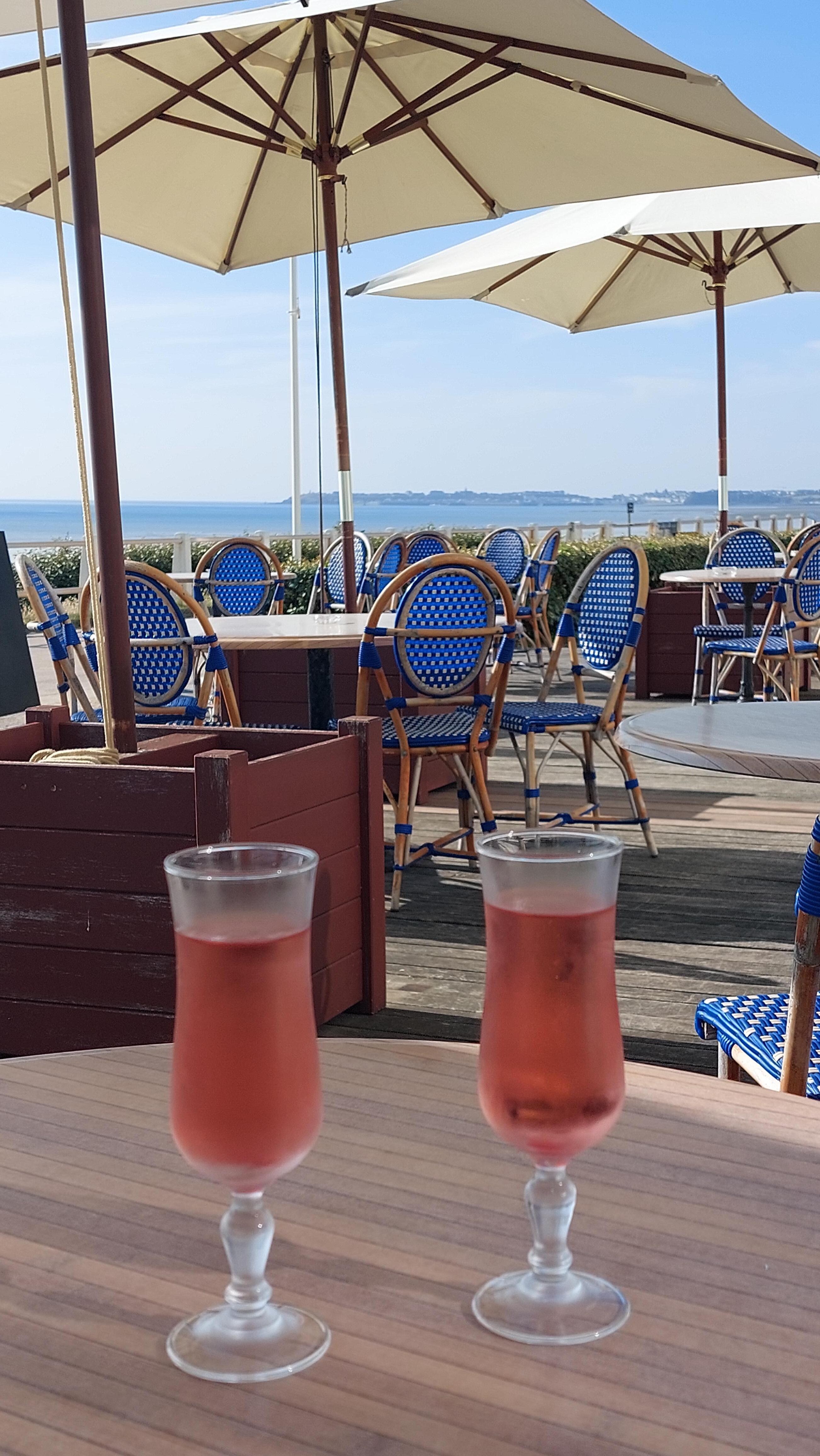 Aperitif am Meer.
