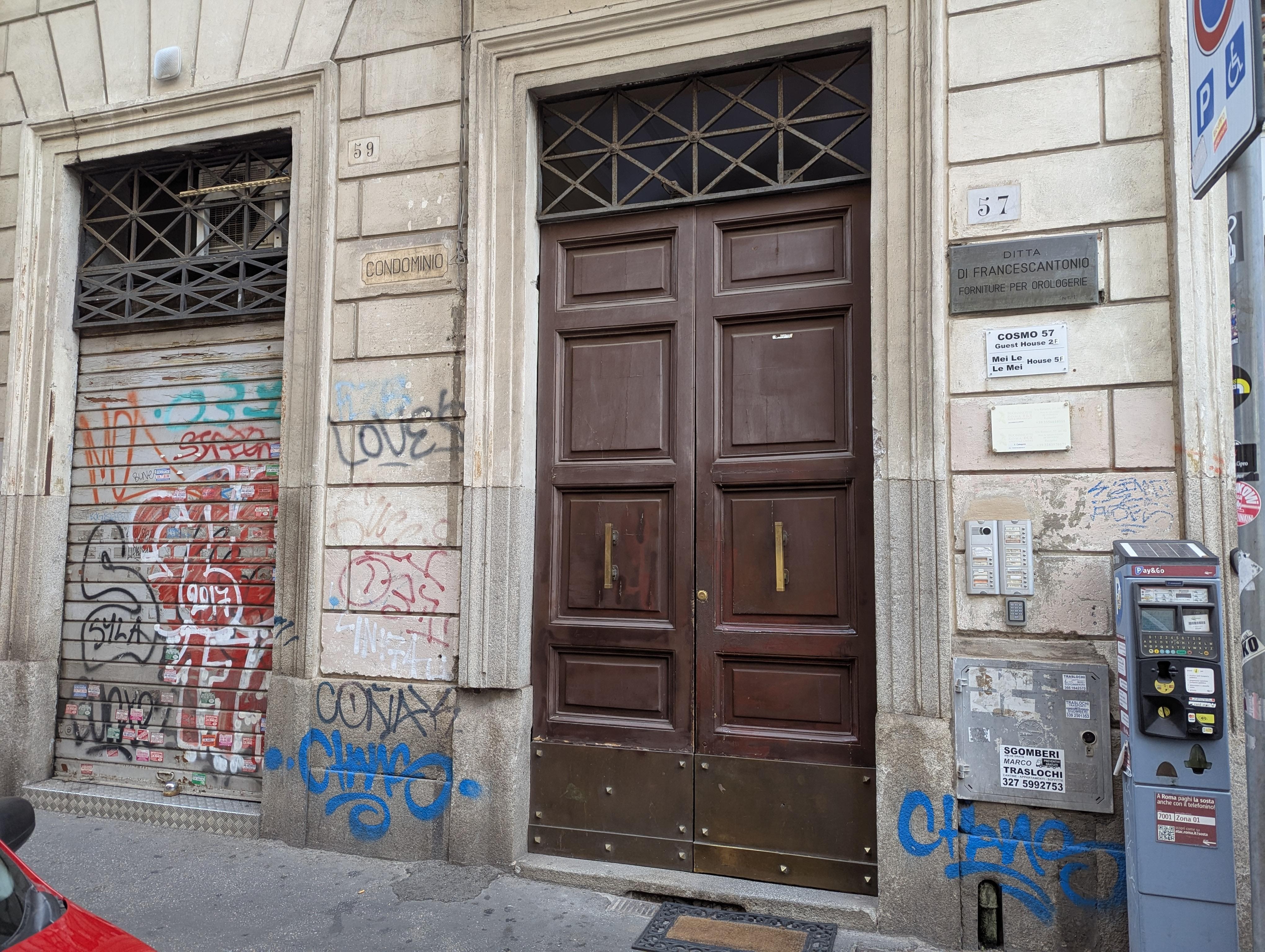 Main entrance is always locked for an obvious reason. We messaged the owner multiple times before / after arriving. Waited outside for a long while until someone coming out so we could sneak in. Searched the unit until we found it on the 4th floor.