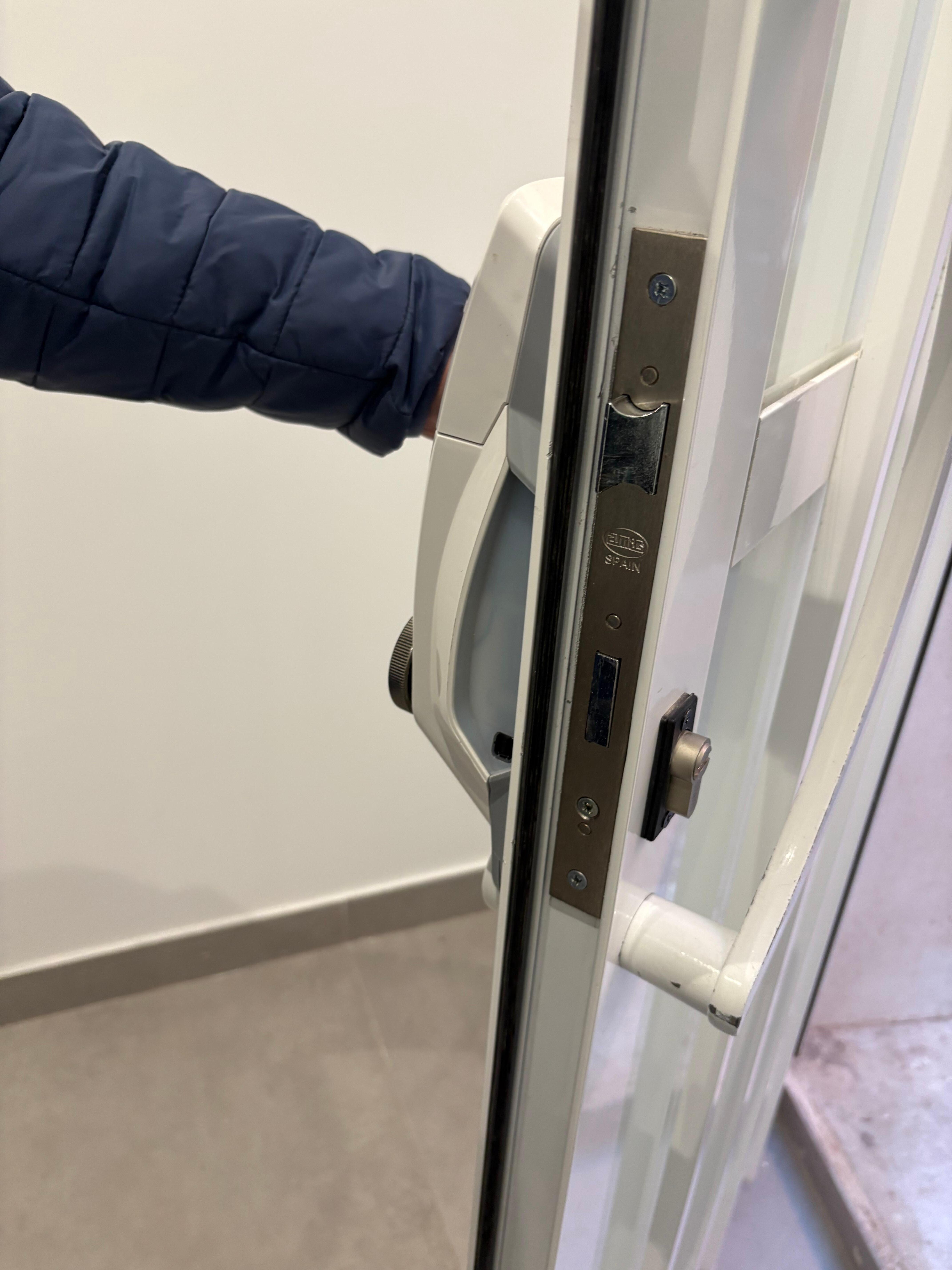 Building front door was constantly found open and didn’t properly latched when closing 