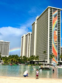 What a photo op!!!🌈🏝️