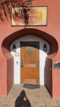 Front Door always locked bring your key when u leave!