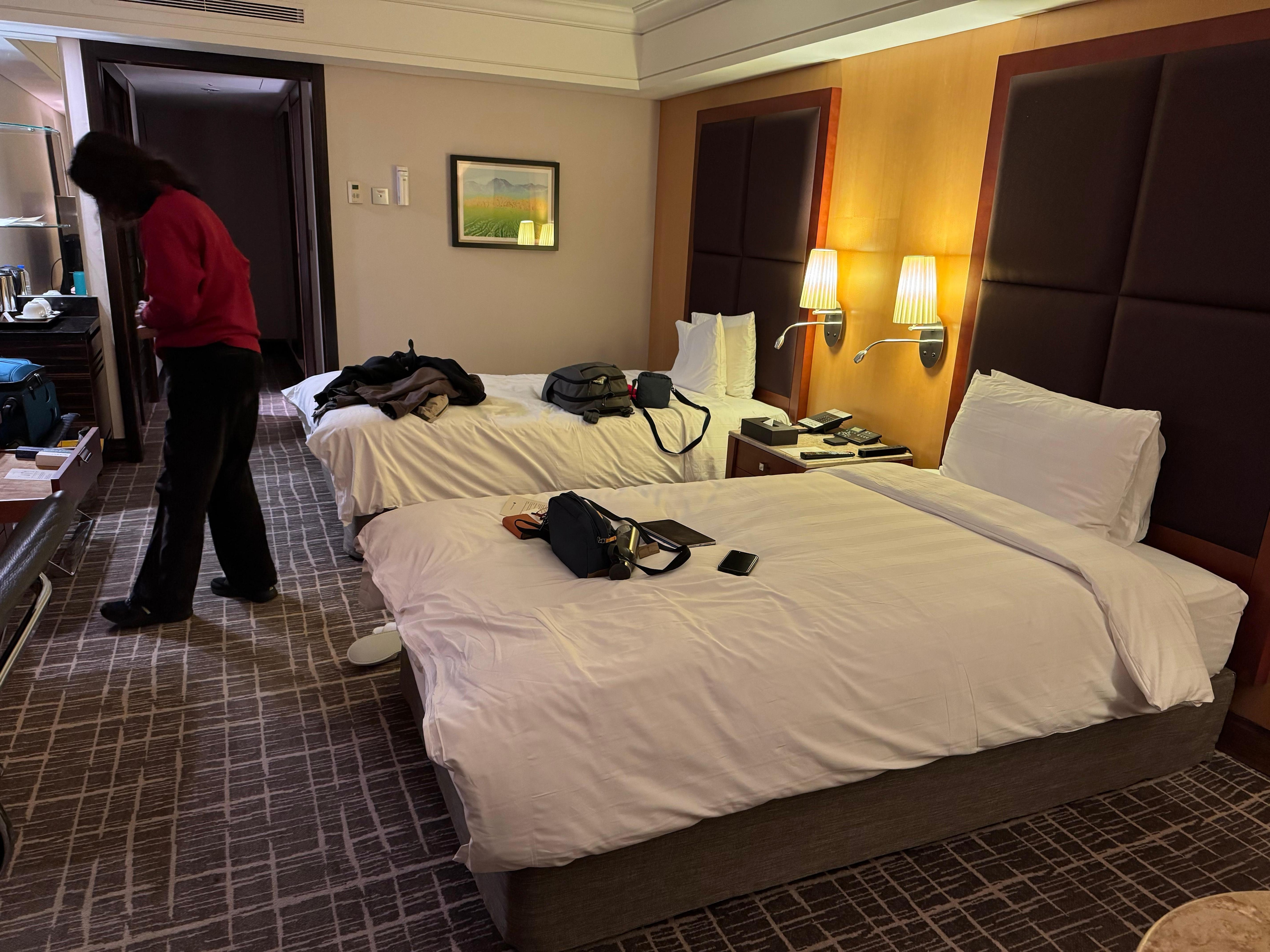 We booked the Superior Twin Room, got upgraded to Deluxe Twin located on the 27th floor. 