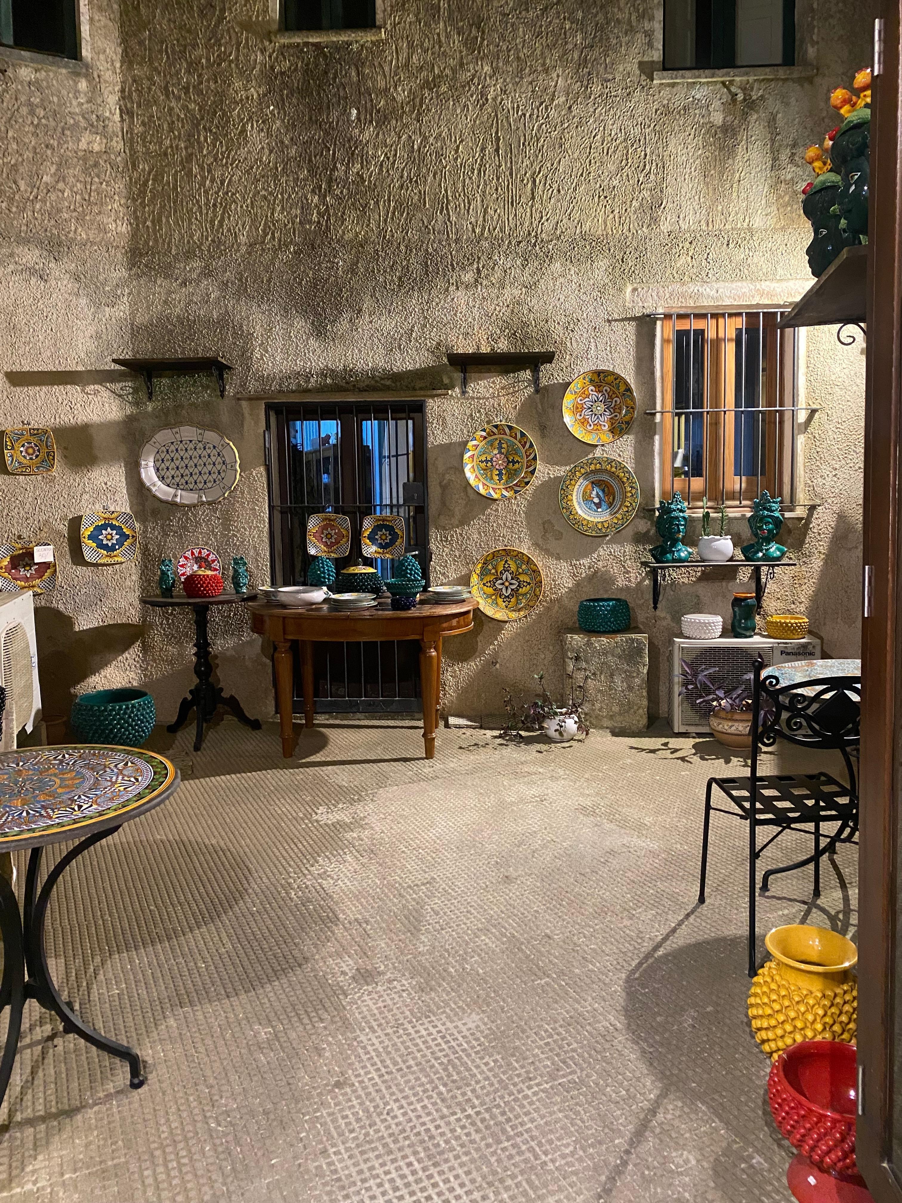 Céramique d’Erice peinte à la main (boutique : Maison Altieri)