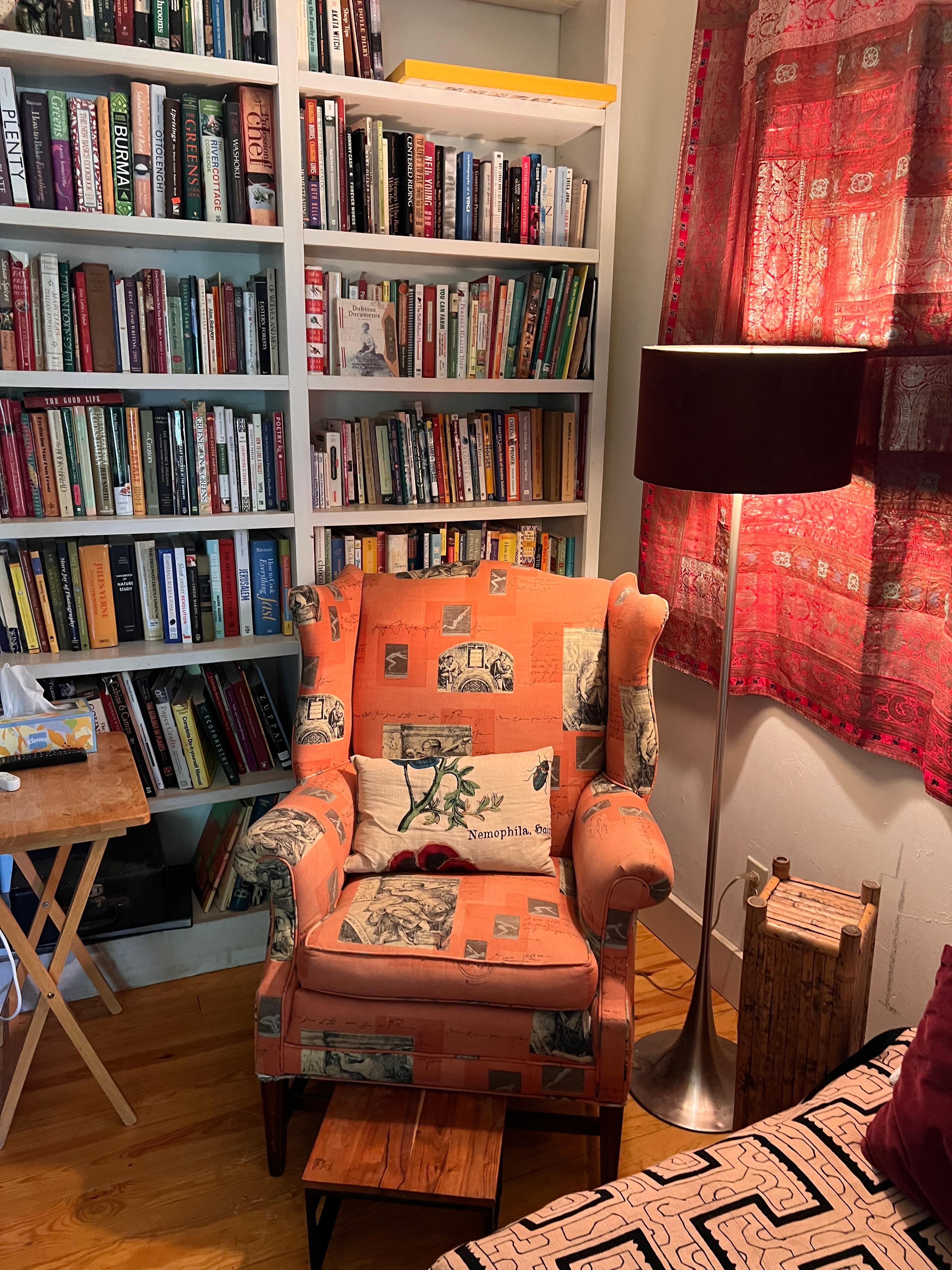 Reading nook and smaller, more cozy den. Smart TV works great. 