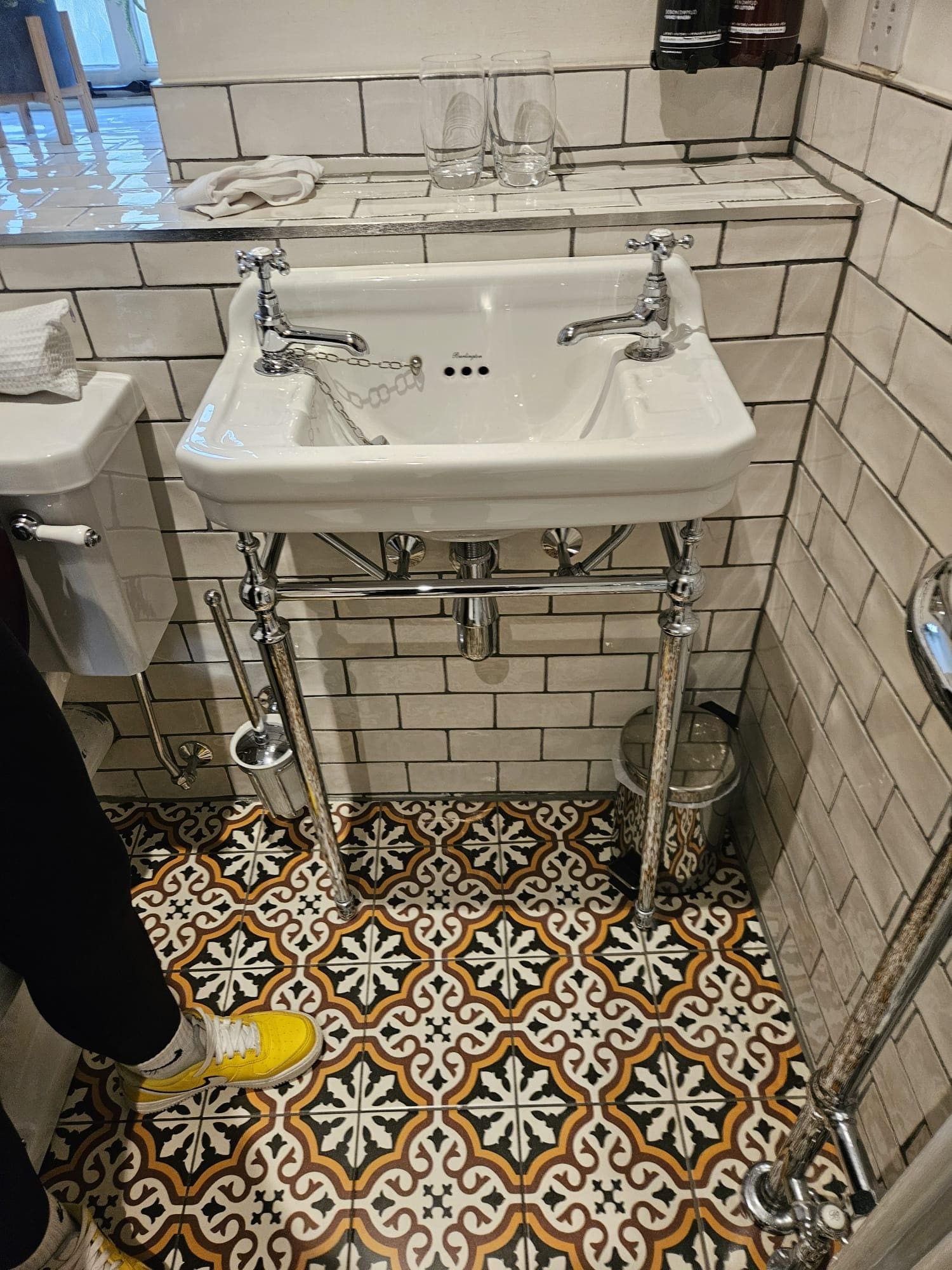 Beautifully decorated bathroom 