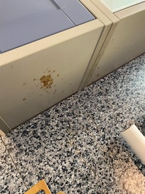Schmutz unter Küchenschrank