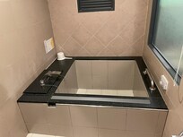 お風呂は風呂桶が深いので注意(説明も書いてある)。温泉は勢いよく出てすぐにたまる。