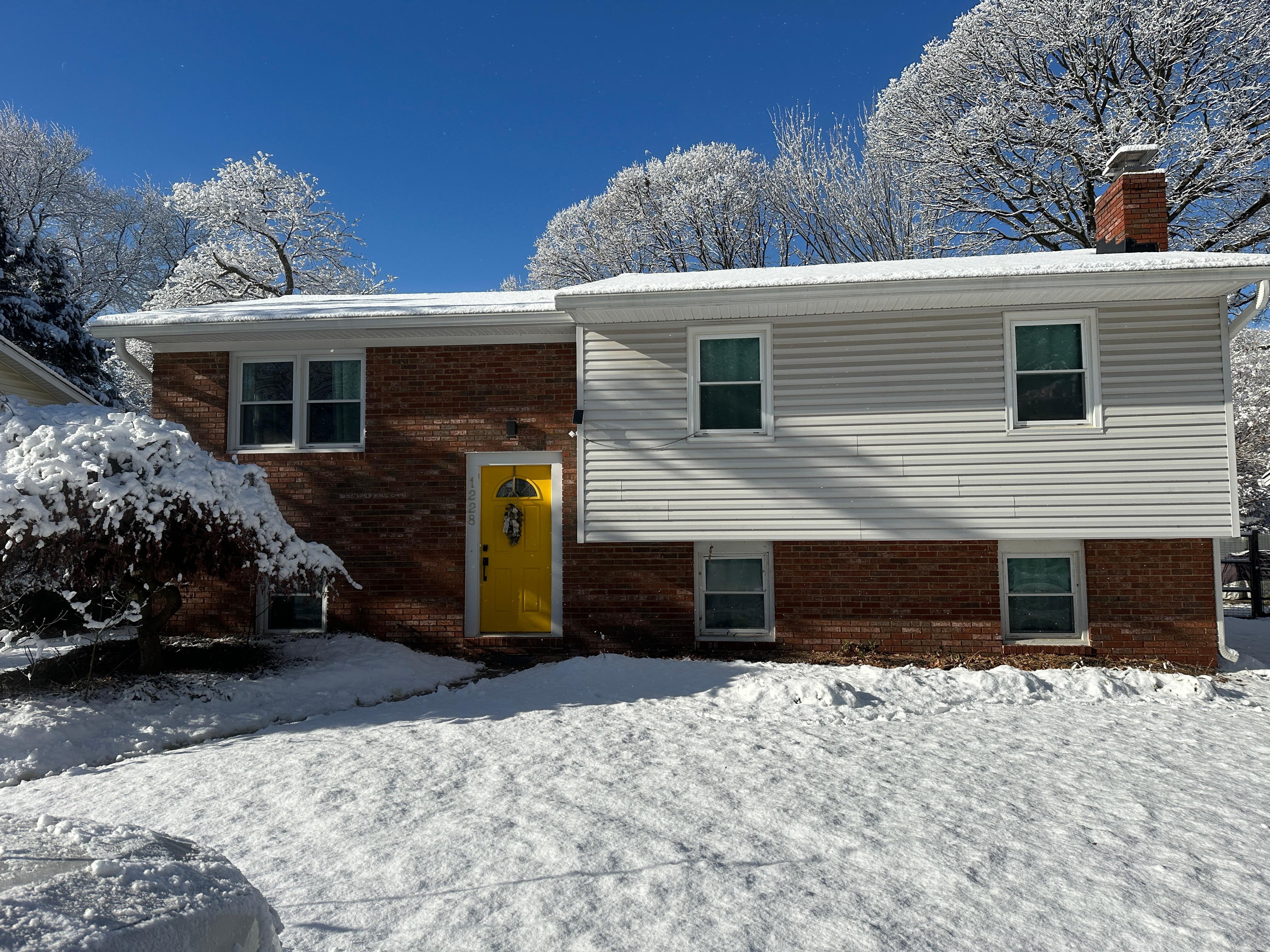 Quaint and easy to find yellow door and numbered address for deliveries. 
