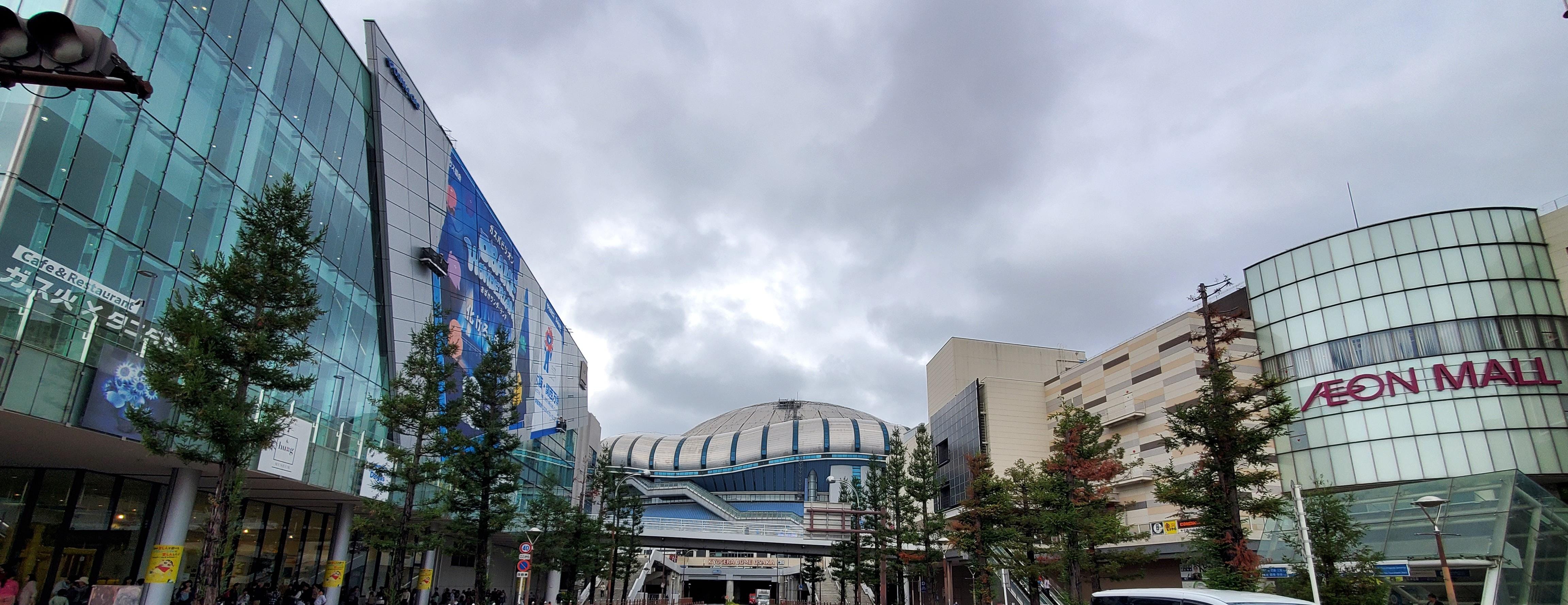 地下鉄まで、五分くらい