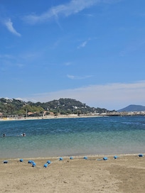Strand in Toulon. Mit kostenlosen Parkplätze.