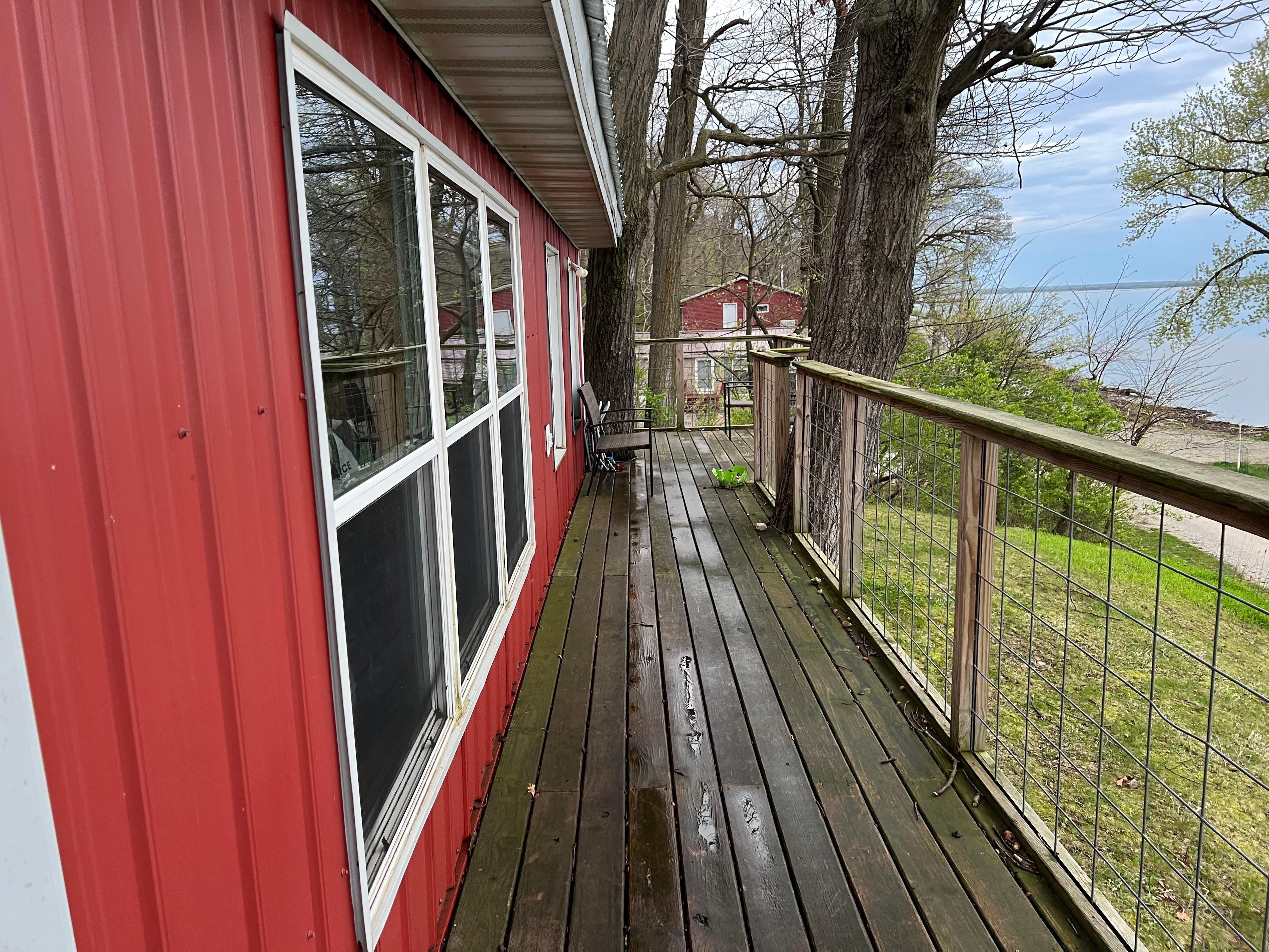 Deck in front