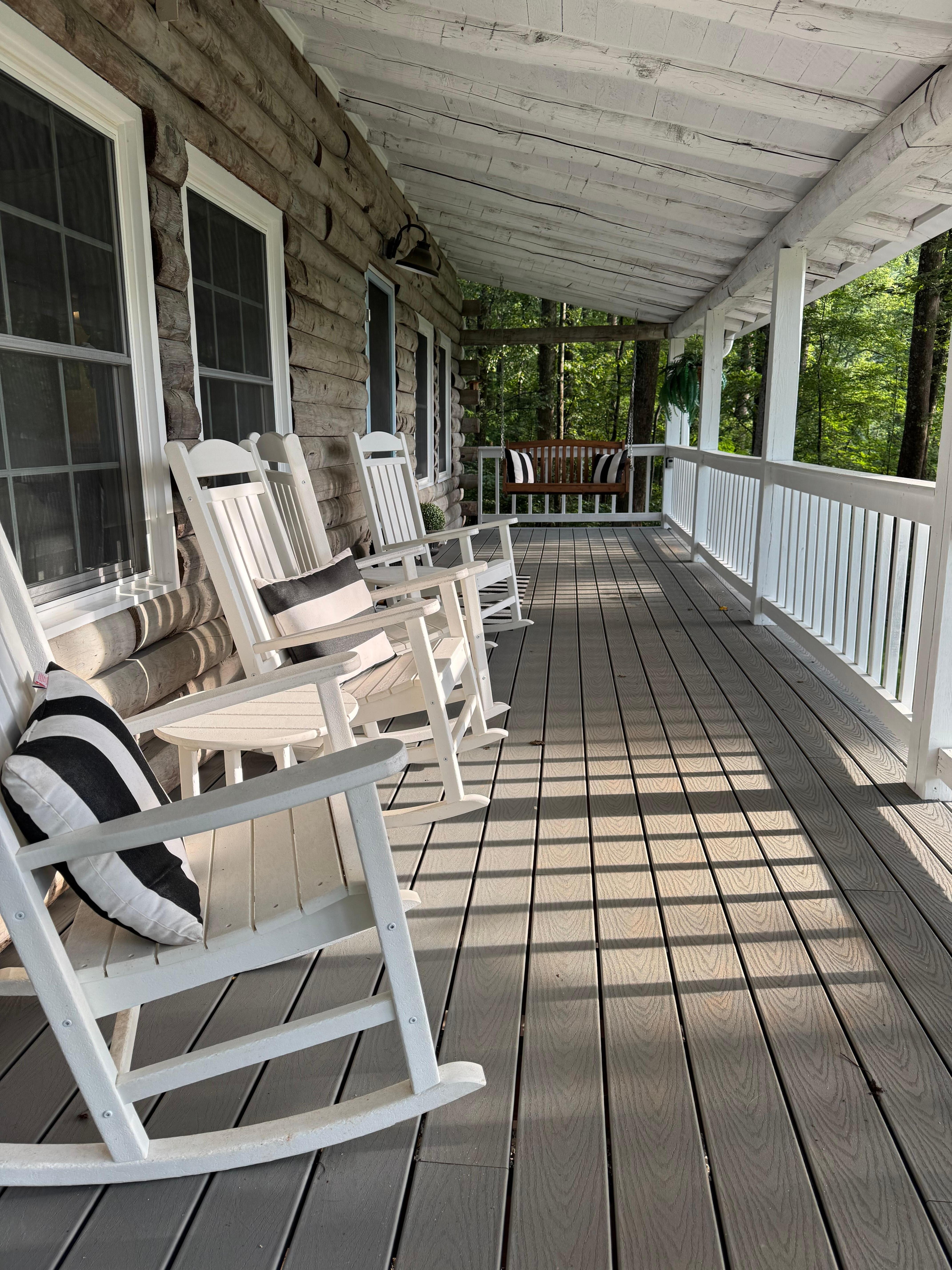 Gorgeous relaxing porch