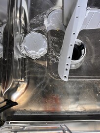 Und so die Spülmaschine. Die habe ich dann einmal leer laufen lassen.