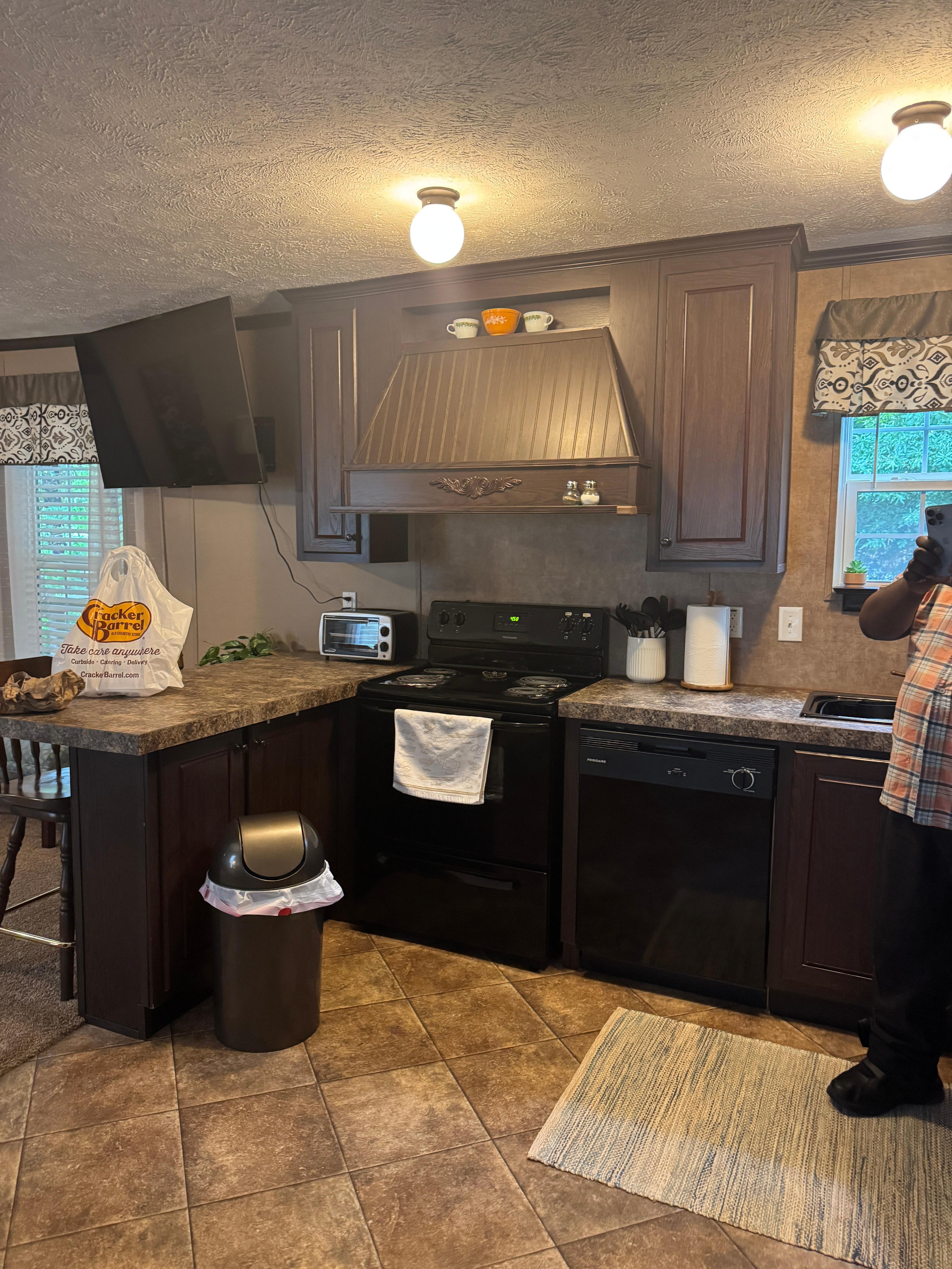 Excellent kitchen up to date with every needed for cooking.