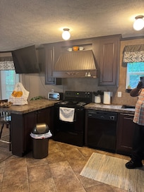 Excellent kitchen up to date with every needed for cooking.