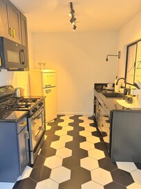 Lovely well equipped kitchen. Will be back.