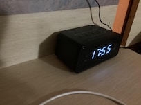 Two clock photos taken within 10 seconds of each other