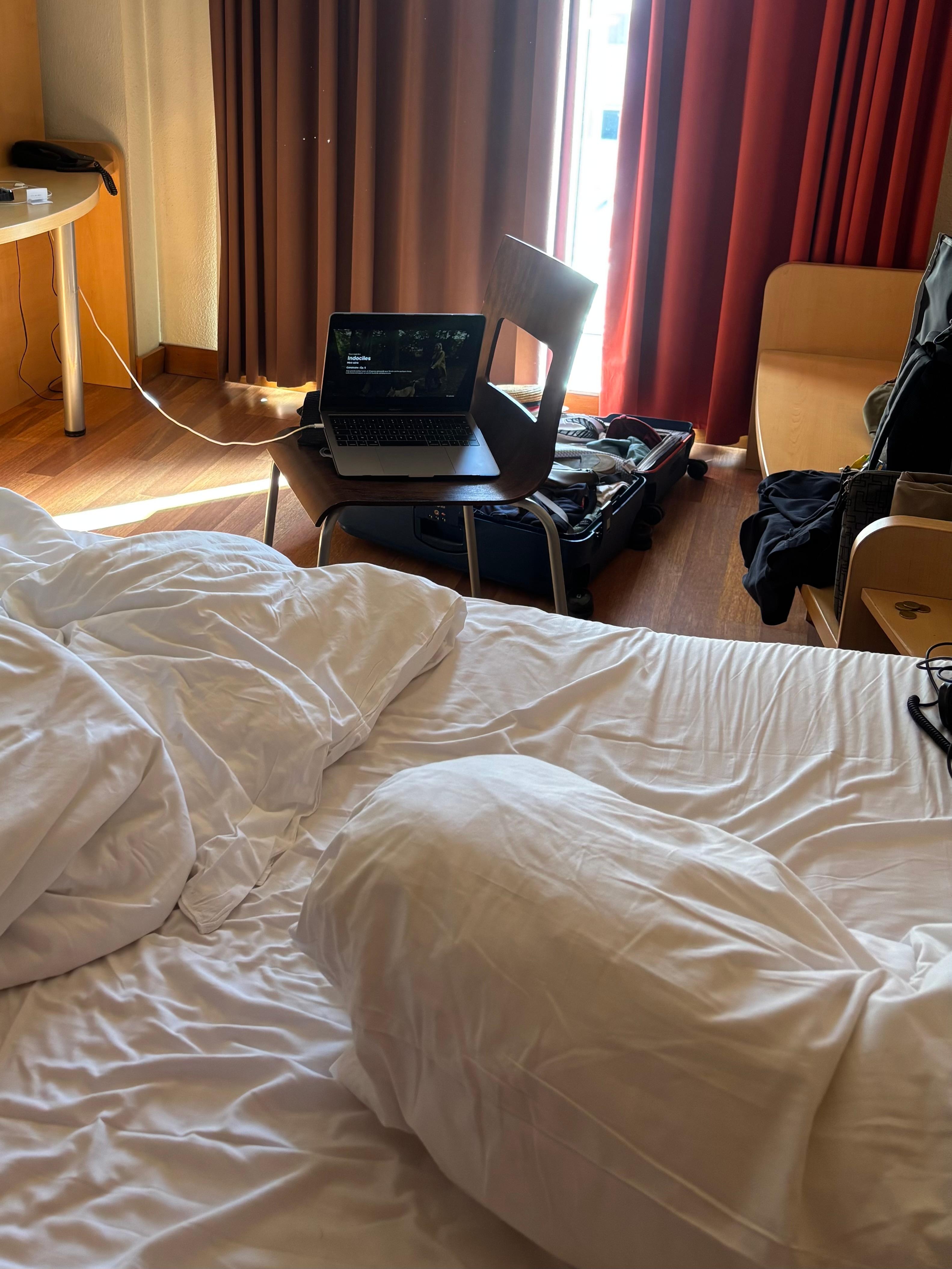 Prises électriques sous le bureau 1 