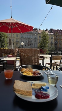 Frühstück auf der Terrasse