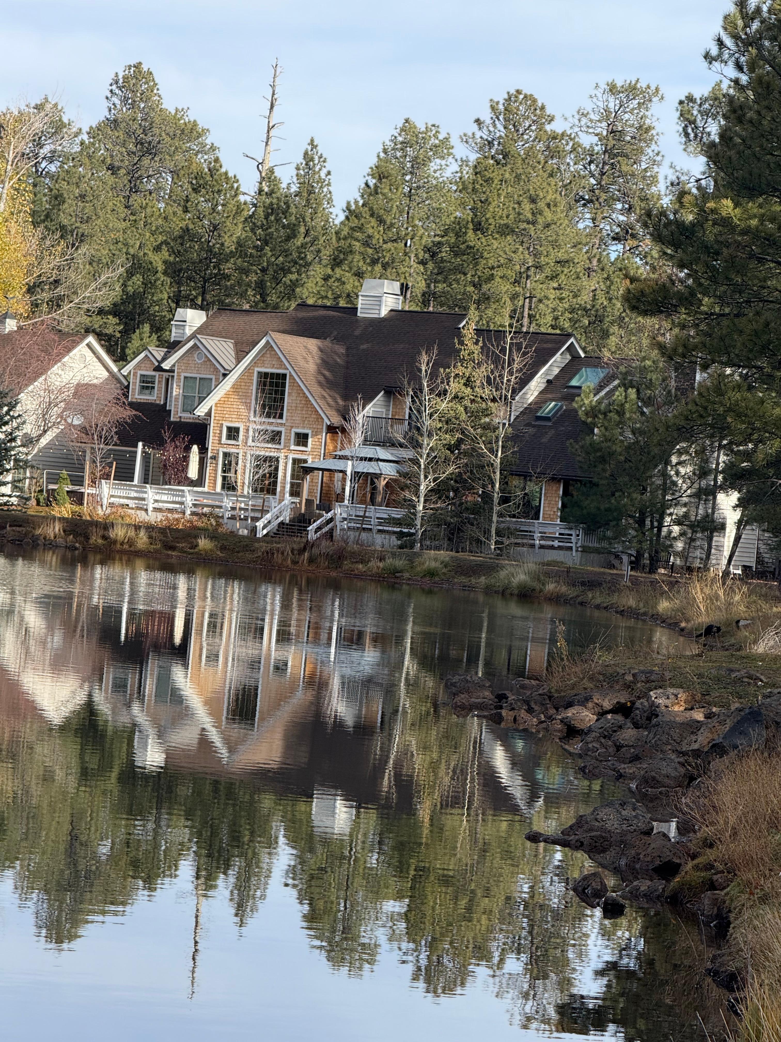 The view from the side of the lake 🥰