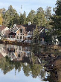 The view from the side of the lake 🥰