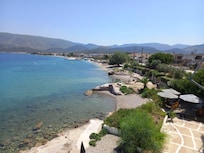 Private beach .Swim with fish.