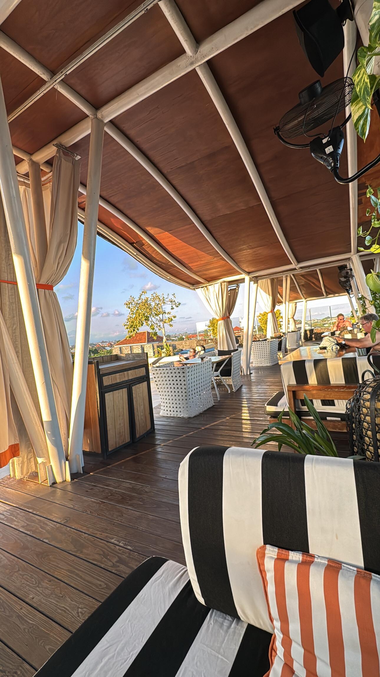 Pool deck area / restaurant 