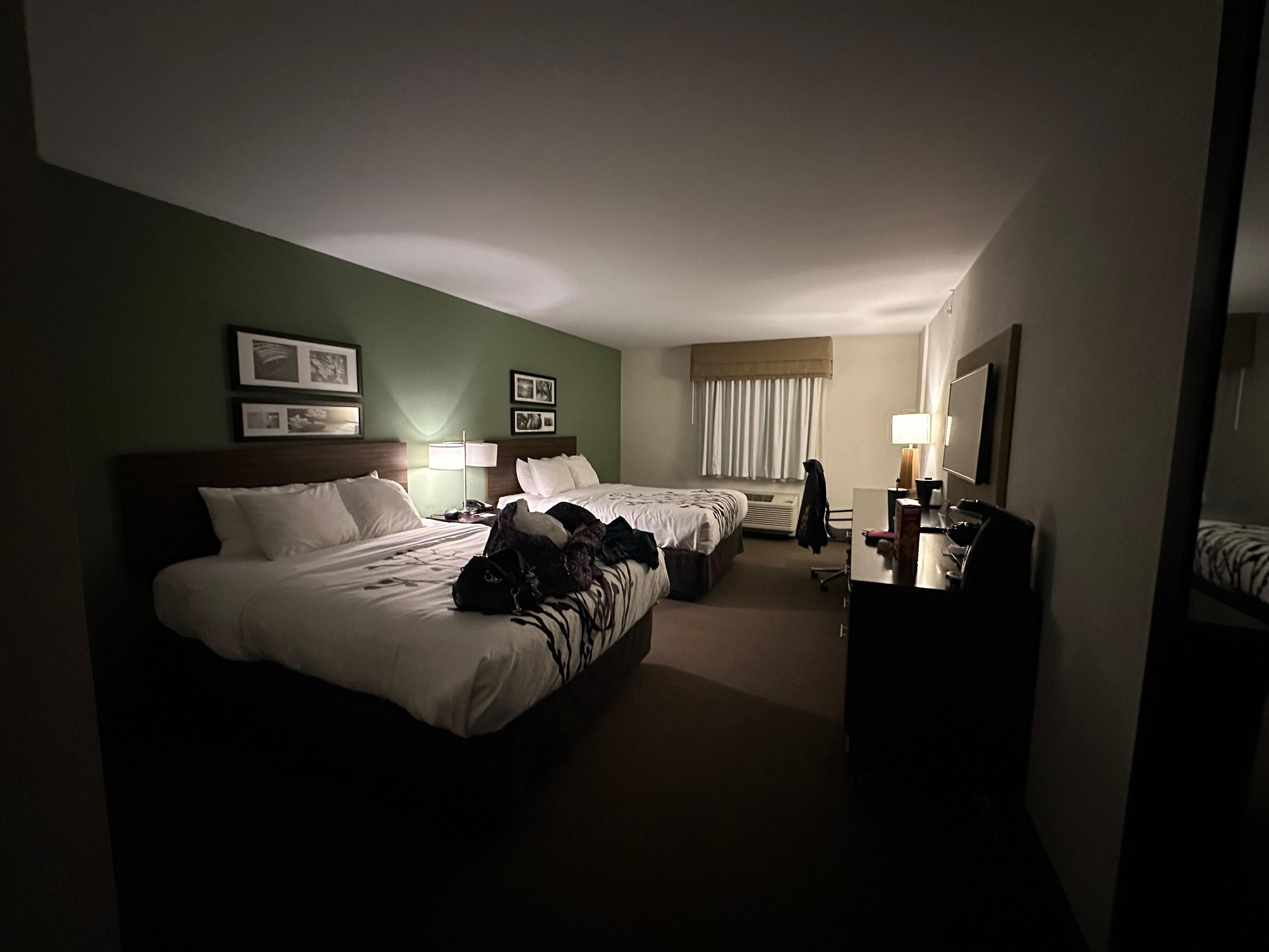 2 queen bed room