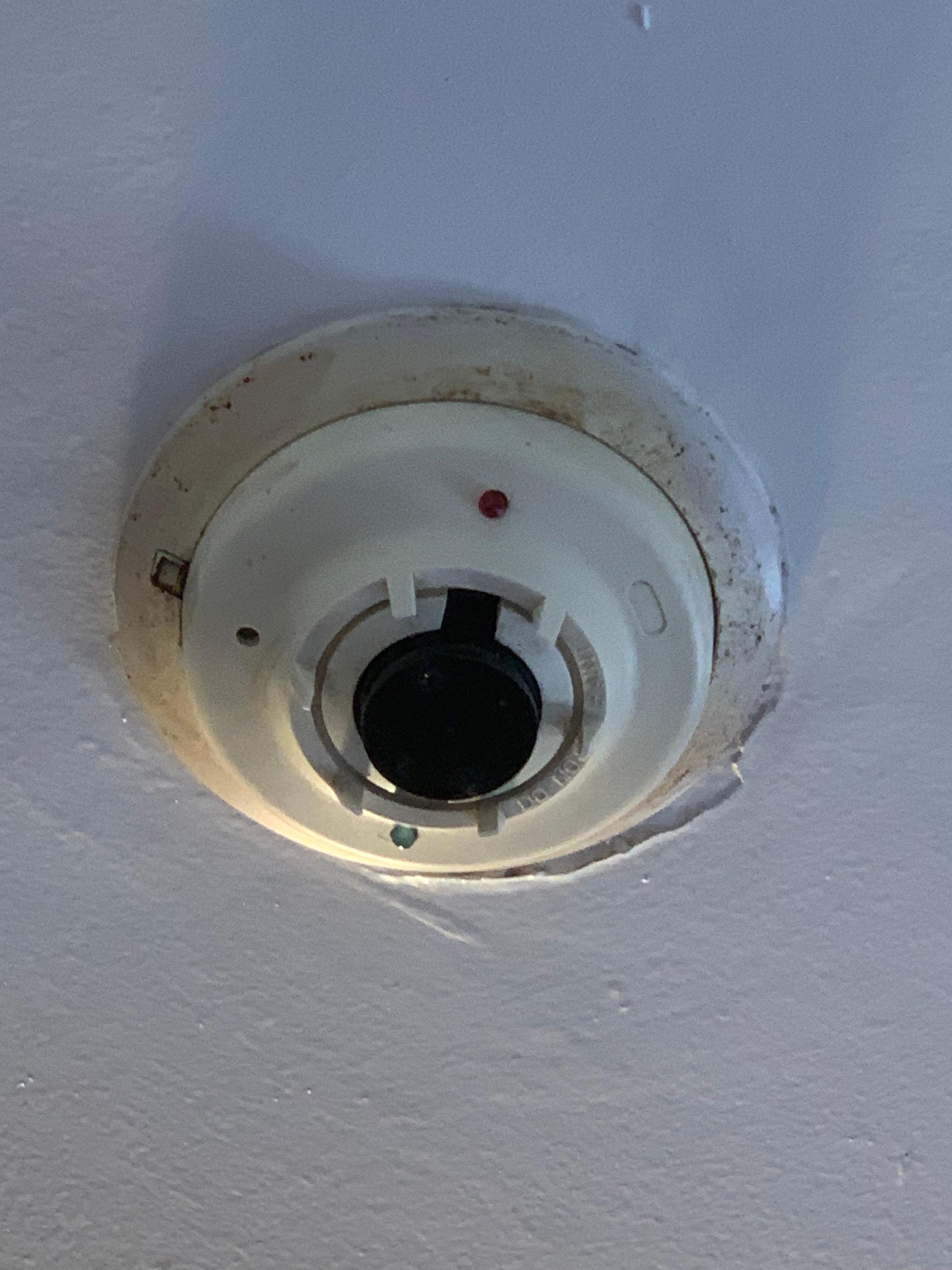 Smoke detector 