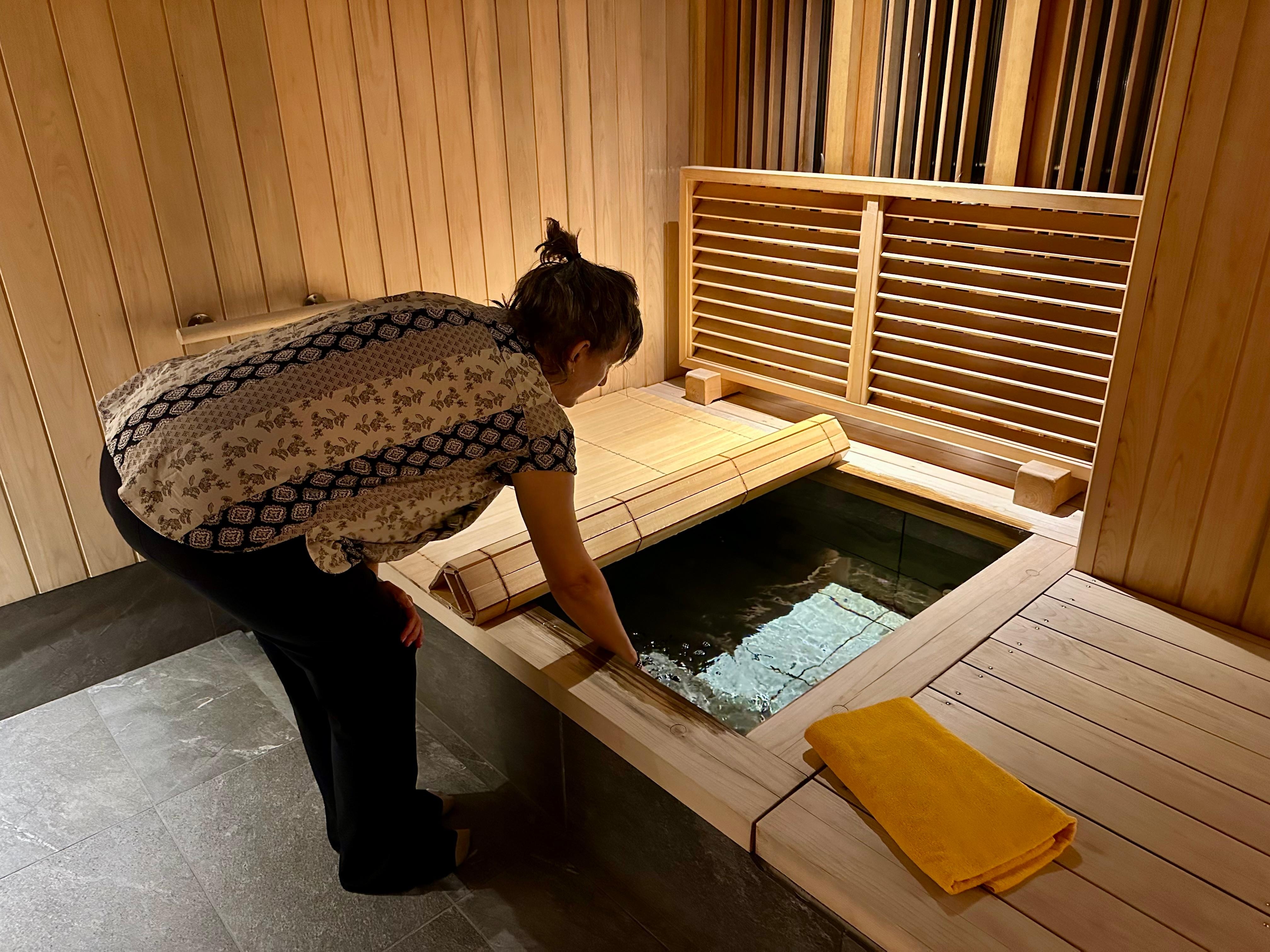 Private onsen in addition to the public baths