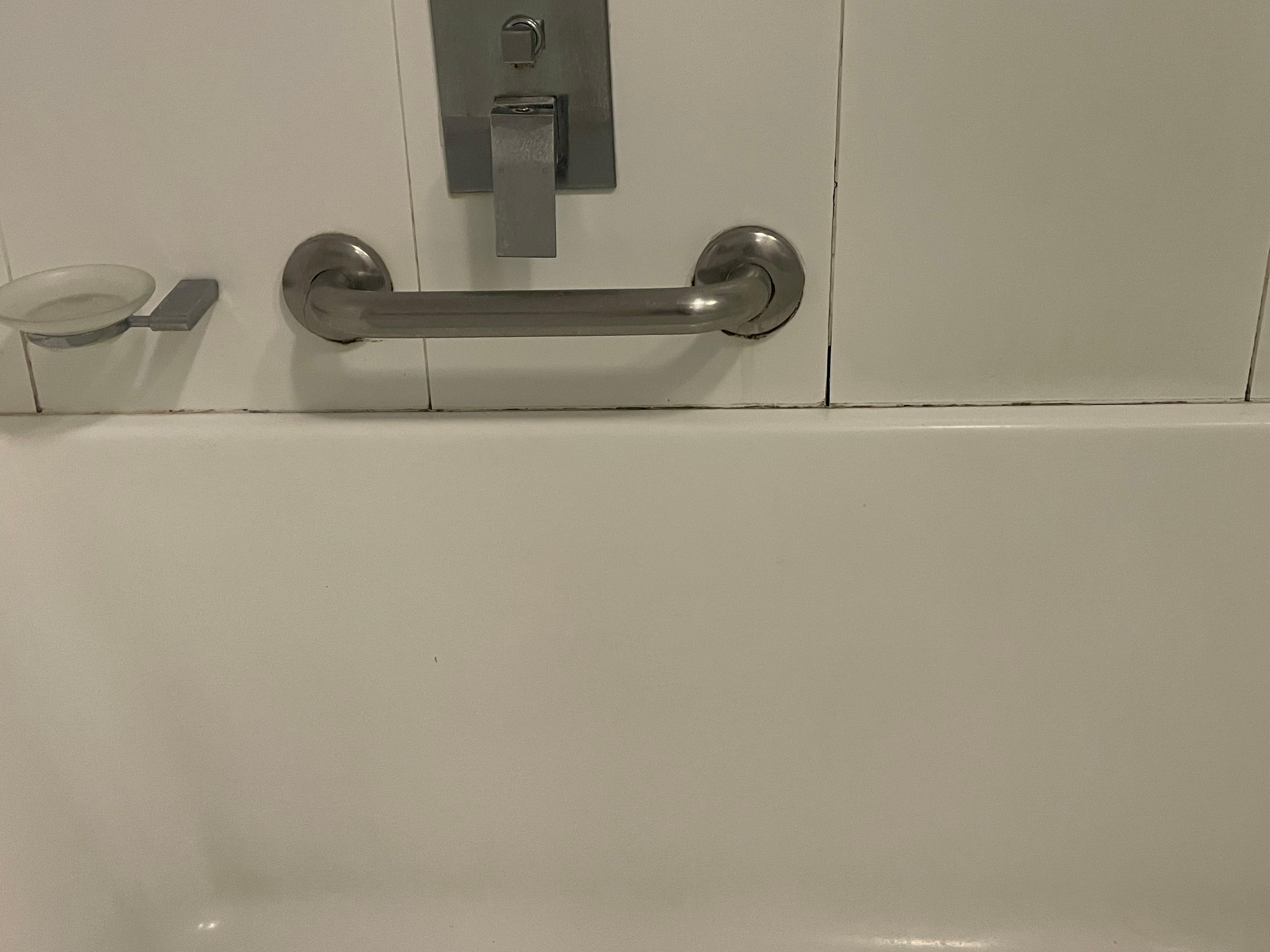 Mould and missing silicone in bathroom 