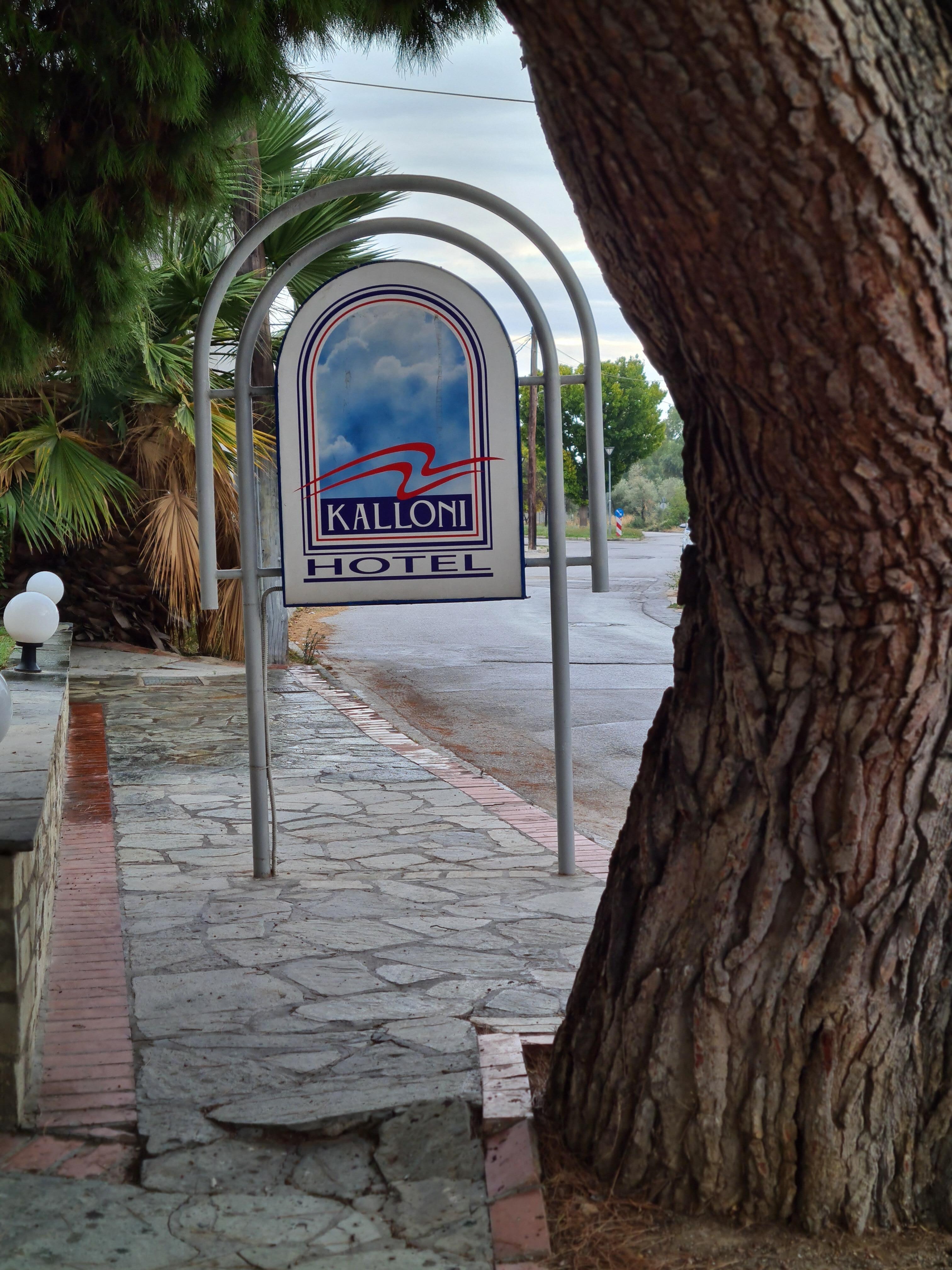 Accueil avec parking juste en face pour +/- 6 voitures. En basse saison, pas de problème. Quid en haute saison ? Personnel accueillant.