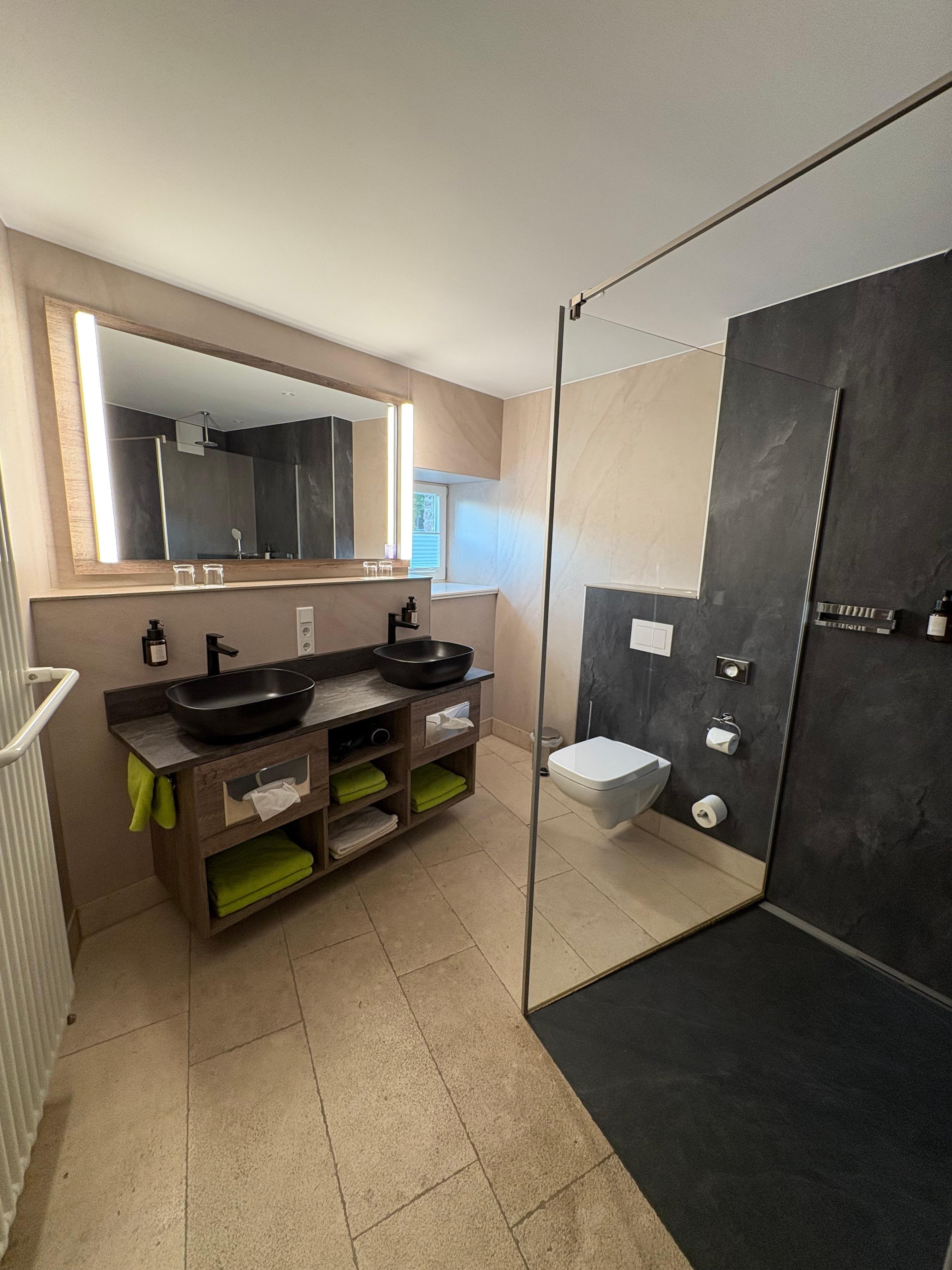Spacious bathroom!