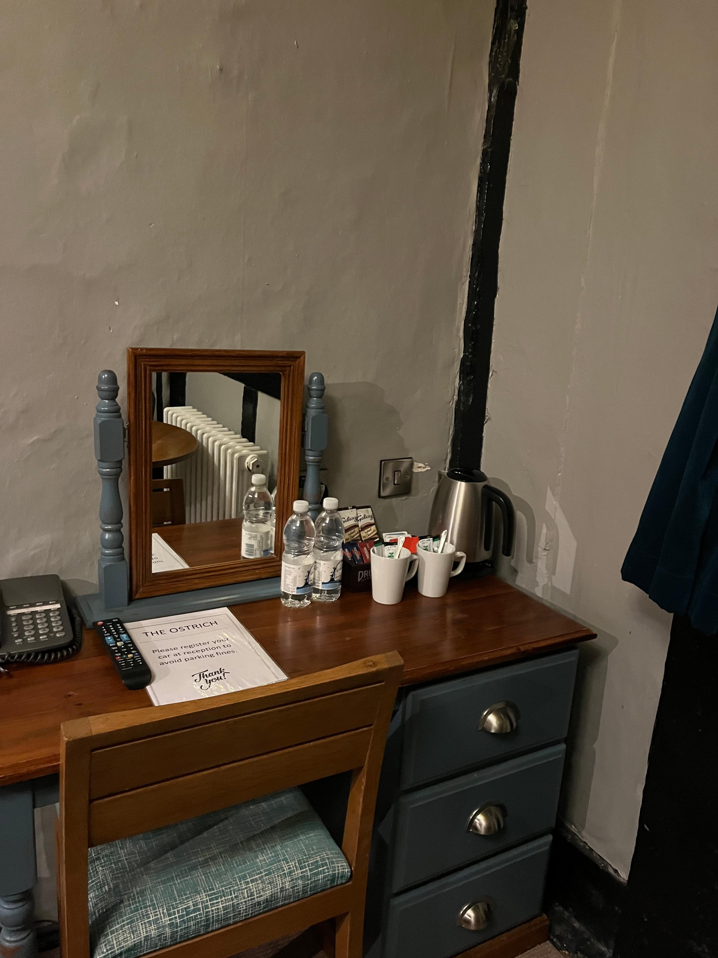 Desk/Vanity/Coffee Corner