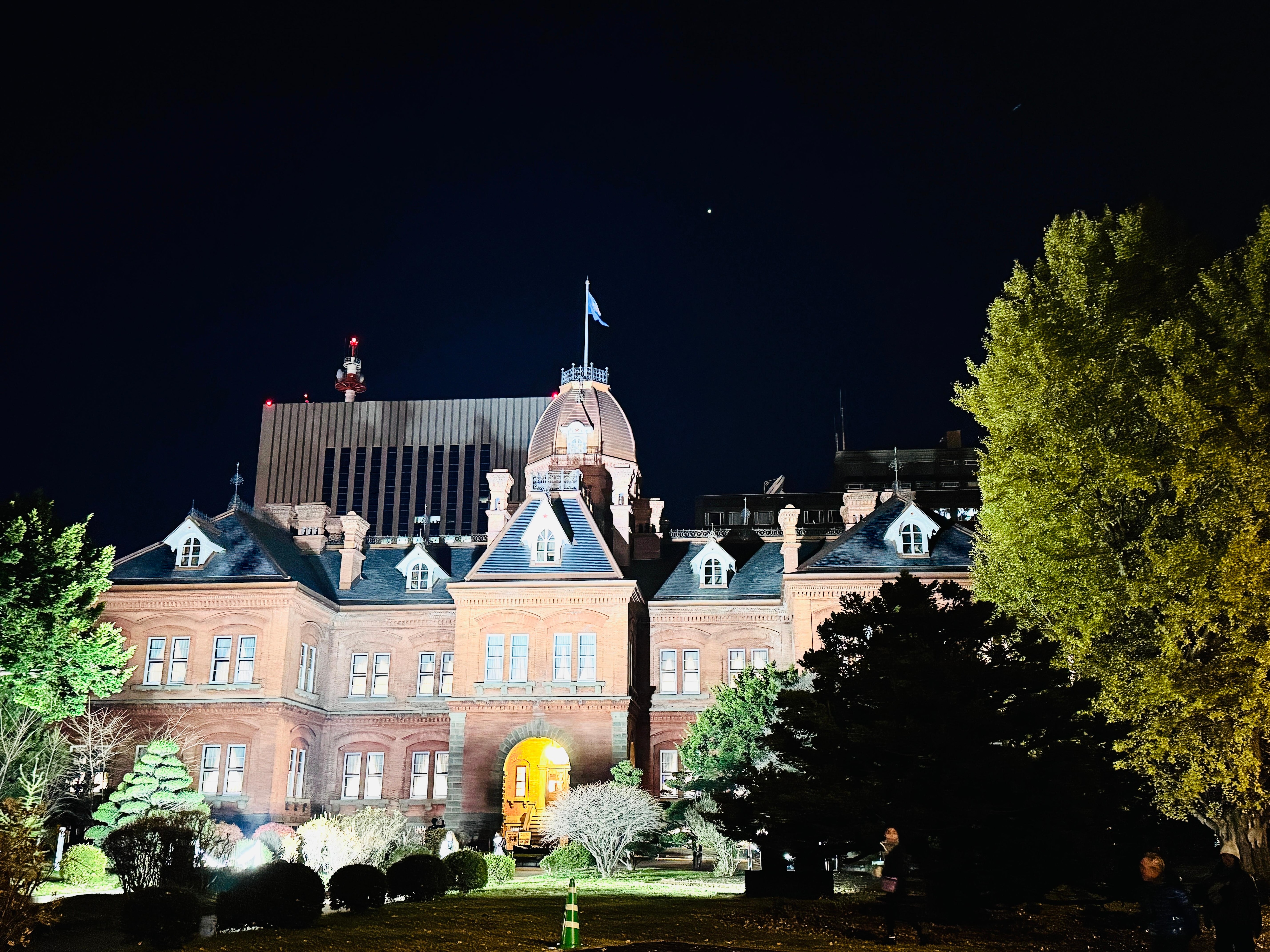 歩いてすぐです
北大キャンパスにも近い 札幌駅まで近い